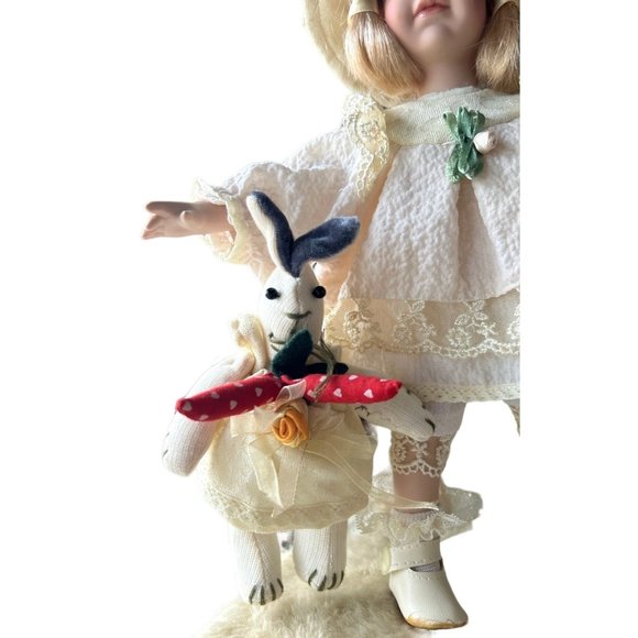 Vintage Porcelain Little Girl‎ Doll Holding a Rabbit - Stand Included - Picture 6 of 10